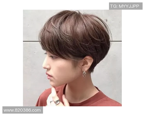 足球明星发型灵感短发女孩造型推荐时尚潮流展示