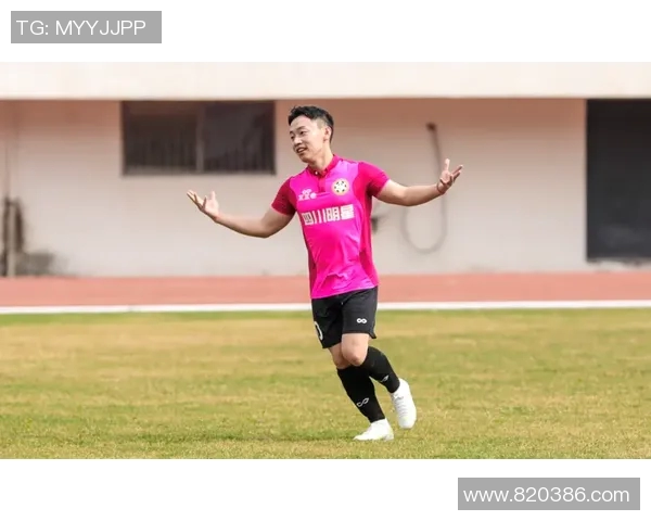 当足球明星遇到前辈时该如何应对与学习的智慧与策略